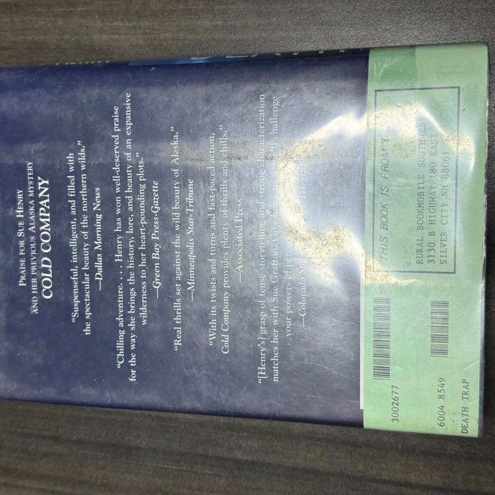 Sue‎ Henry Death Trap Alaska Mystery Hardcover Book First Edition 2003